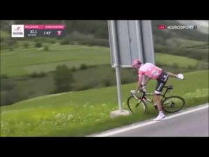 Ciclista cagando en directo