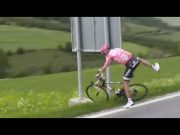 Ciclista cagando en directo