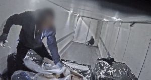 Pillados robando camiones en circulación