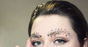 La moda de las cejas navideñas