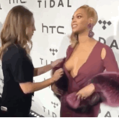 Beyonce rozando el descuido de tetas