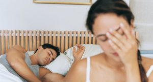 Significado de hablar durmiendo Hablar durmiendo es síntoma de personas groseras, enfadadas y desagradables