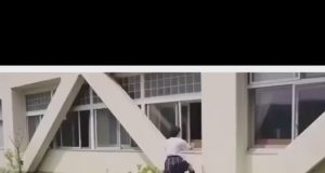 Cuando llegas tarde al examen final y el profesor ha cerrado la puerta Cuando llegas tarde al examen final