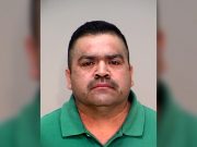 Hombre detenido y acusado de orinar en la botella de agua de un compañero de trabajo Hombre detenido y acusado de orinar en la botella de agua de un compañero de trabajo