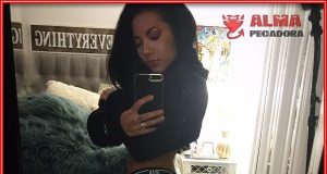 Las chicas sexys de marzo 2018 Morena en tanga luciendo un buen culo