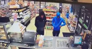 El Kevin y el Brian dan un palo frustrado en el supermercado El Kevin y el Brian dan un palo frustrado en el supermercado