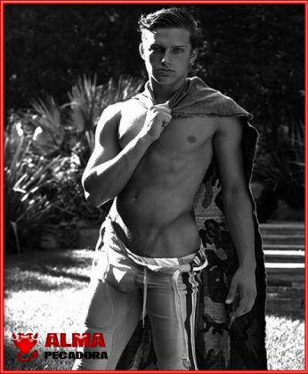 Hombres con cuerpos 10 como este no se ven a diario por la calle