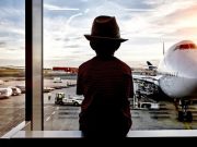 Un niño roba la tarjeta de crédito a su madre y se va a Bali Un niño de 12 años roba la tarjeta de crédito de su madre y se va durante 4 días a un hotel de 4 estrellas de Bali