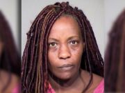 Una madre usa un taser para despertar a su hijo en Misa Una madre usa un taser para despertar a su hijo en Misa