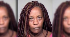 Una madre usa un taser para despertar a su hijo en Misa Una madre usa un taser para despertar a su hijo en Misa