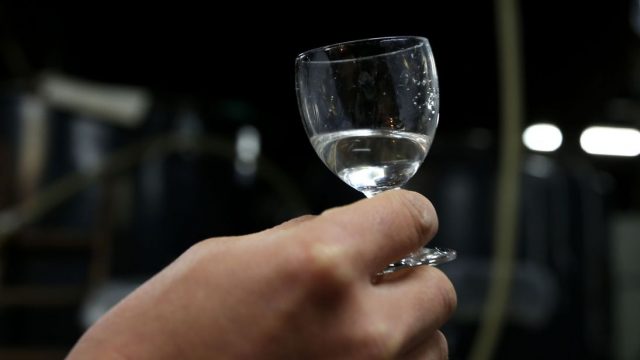 Científicos japoneses descubren elaborar alcohol con madera Científicos japoneses descubren elaborar alcohol con madera