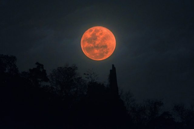 La luna de sangre más larga del siglo La luna de sangre más larga del siglo