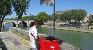 Urinarios ecológicos para mear en público Urinarios ecológicos para mear en público enfadan a los franceses