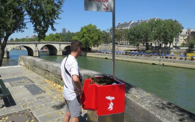 Urinarios ecológicos para mear en público Urinarios ecológicos para mear en público enfadan a los franceses