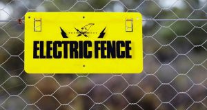 Pone una valla eléctrica cerca de una parada de autobús escolar Pone una valla eléctrica cerca de una parada de autobús escolar