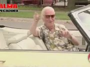 El abuelo ligón camelándose a las chavalas El abuelo ligón camelándose a las chavalas