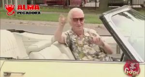 El abuelo ligón camelándose a las chavalas El abuelo ligón camelándose a las chavalas