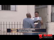 Broma de cámara oculta : Repartidor de regalos con una sorpresa extra Repartidor de regalos con una sorpresa extra