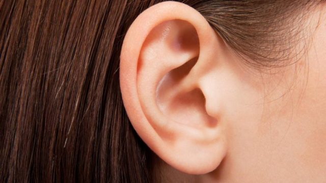 Mujer china no puede oir voces de hombres