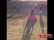 Ese hombre demuestra tener reflejos Ese hombre demuestra tener reflejos