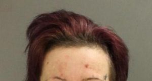 Mujer intenta tragarse 7 bolsas de heroína antes de ser detenida Mujer intenta tragarse 7 bolsas de heroína antes de ser detenida