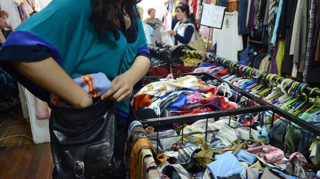 Roba una tienda y luego va a pedir empleo Roba una tienda y luego va a pedir empleo