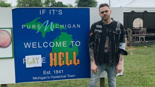 Youtuber compra una ciudad y la llama infierno gay Youtuber compra una ciudad y la llama infierno gay