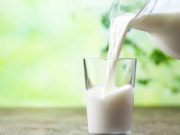 Se encontró en su cocina a un hombre desnudo bebiendo leche Se encontró en su cocina a un hombre desnudo bebiendo leche