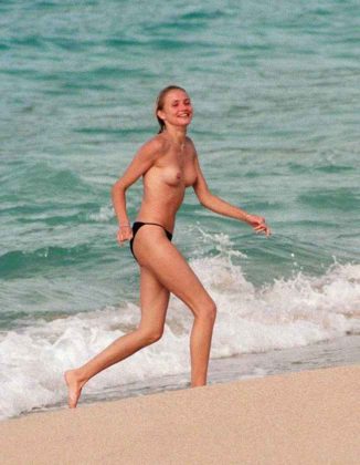 Cameron Diaz en tetitas en la playita