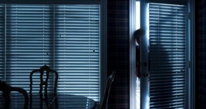 Un hombre bailando en Tik Tok descubre intrusos en su casa Un hombre bailando en Tik Tok descubre intrusos en su casa
