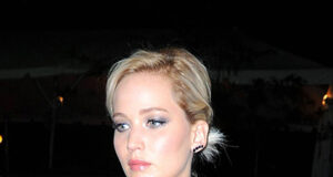 La actriz de los Juegos del Hambre Jennifer Lawrence desnuda Jennifer Lawrence con transparencias de tetas y pezones