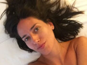 La presentadora Nuria Marín desnuda y en topless enseñando las tetas La presentadora Nuria Marín desnuda y en topless enseñando las tetas