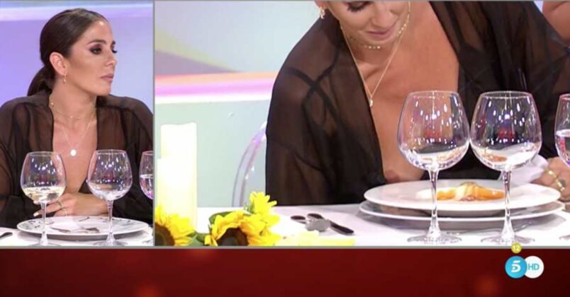 Descuidos de tetas de Anabel Pantoja donde se le sale un pezón del vestido en el programa de televisión La Última Cena