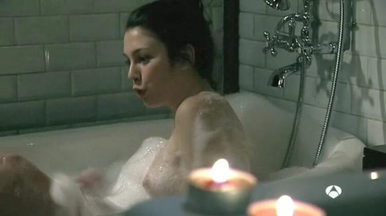 Descuido teta Blanca Suarez en El Internado