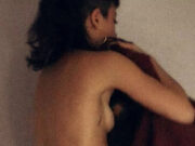 Anna Castillo desnuda en topless y tanga Anna Castillo desnuda en topless y tanga