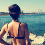 Sandra Sabates en bikini en la playa