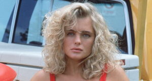 Erika Eleniak desnuda, en topless, en tanga, follando y más Erika Eleniak desnuda, en topless, en tanga, follando y más